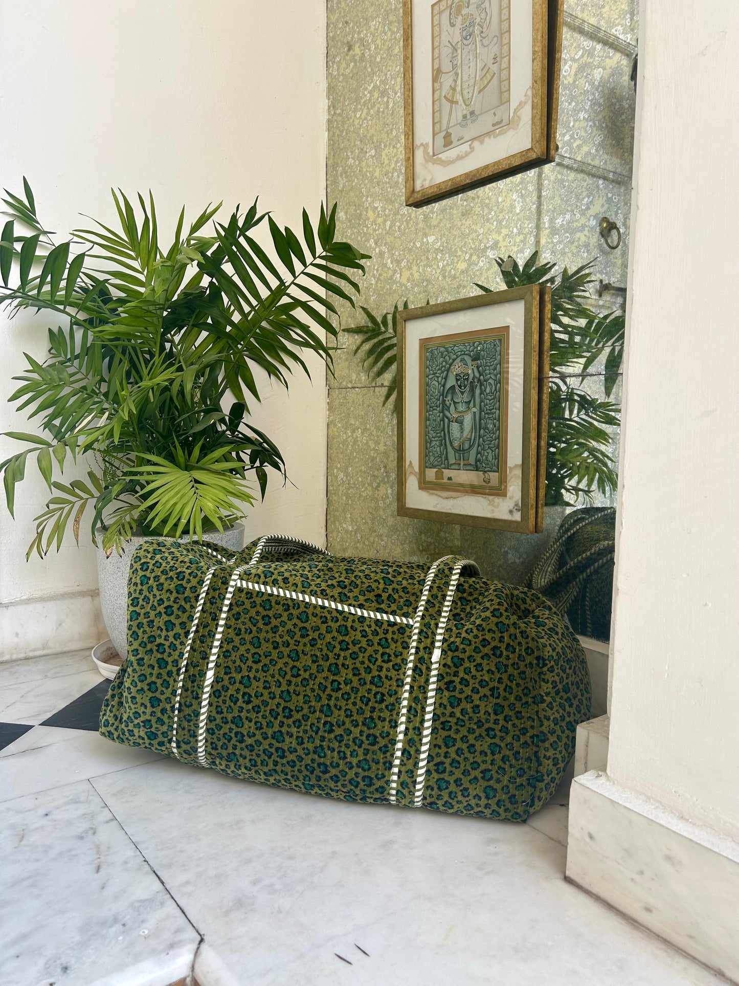 Green Leo Weekender Bag (without additional long shoulder strap)
